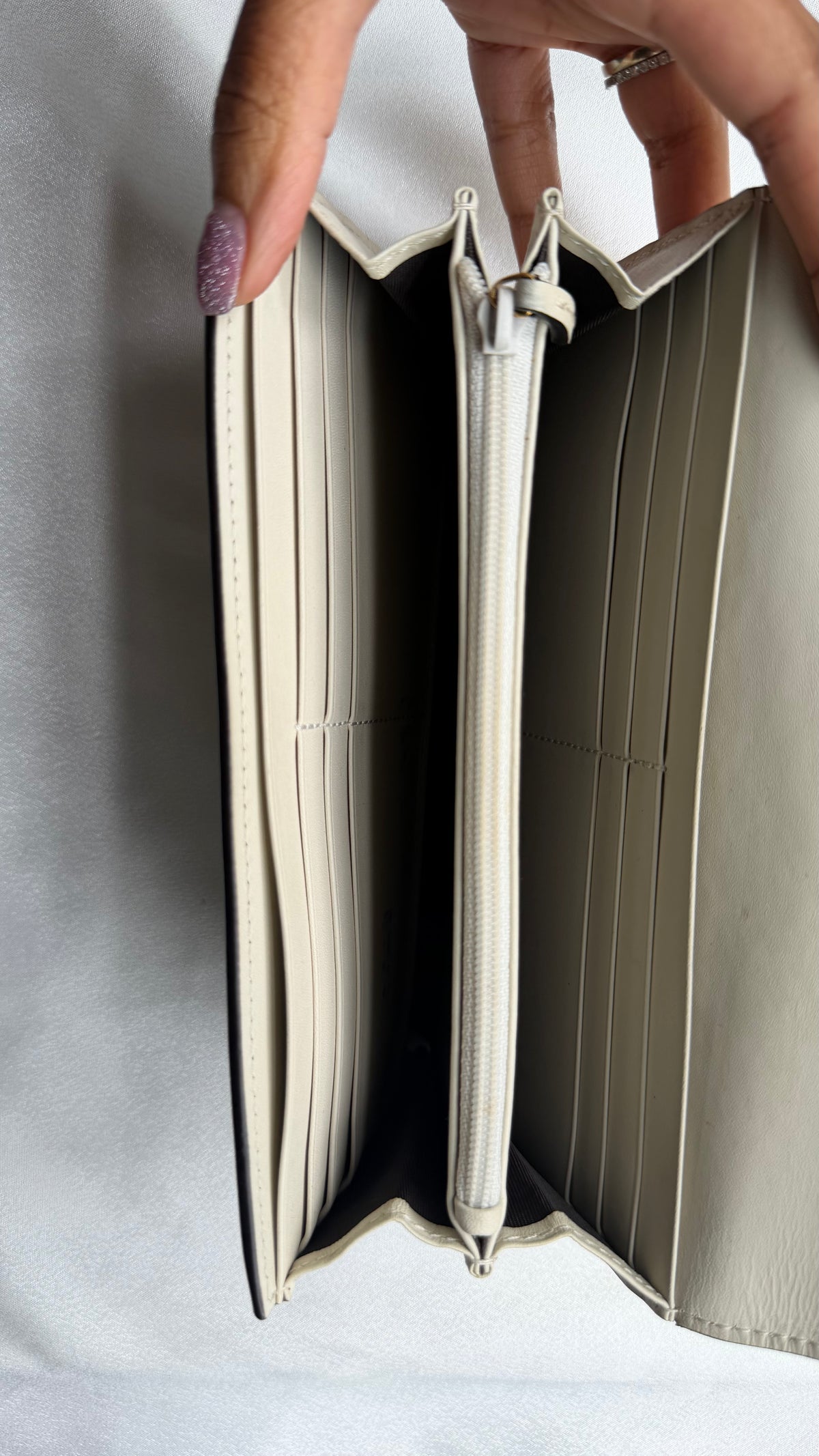 Gucci Sylvie Long Wallet – Beige Leather