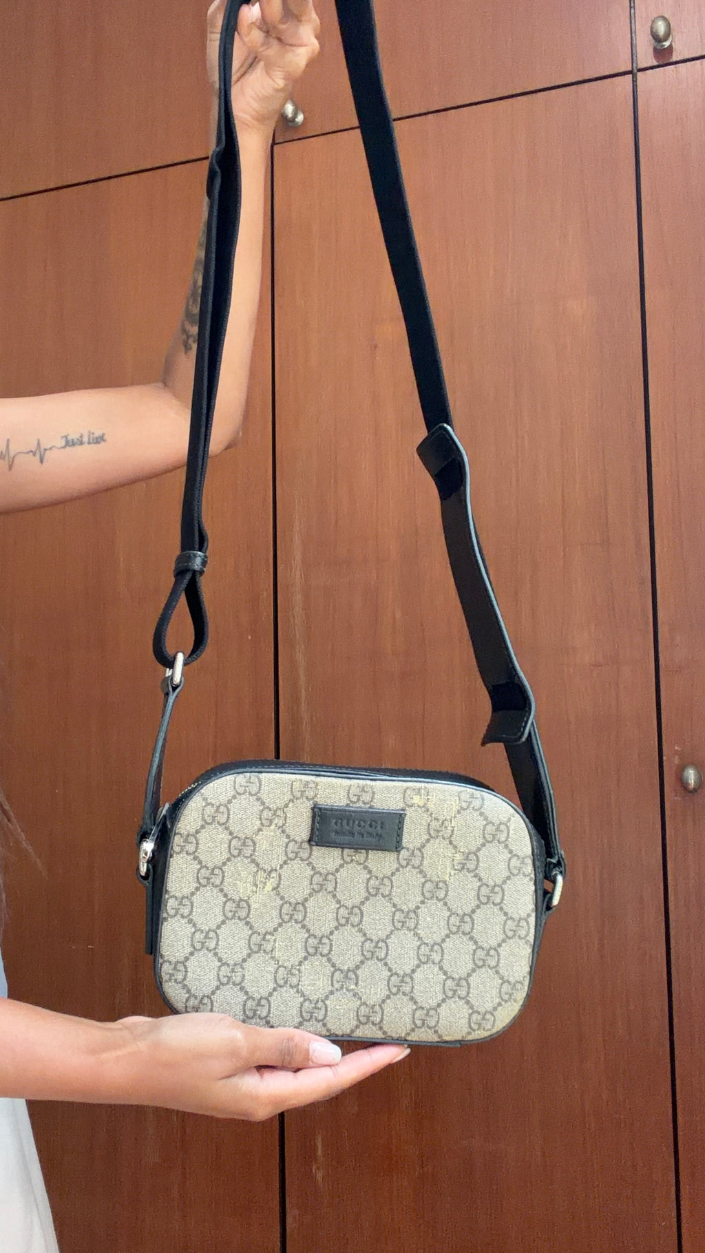 Authentic Vintage Gucci GG Canvas Shoulder Camera Bag – Black & Beige