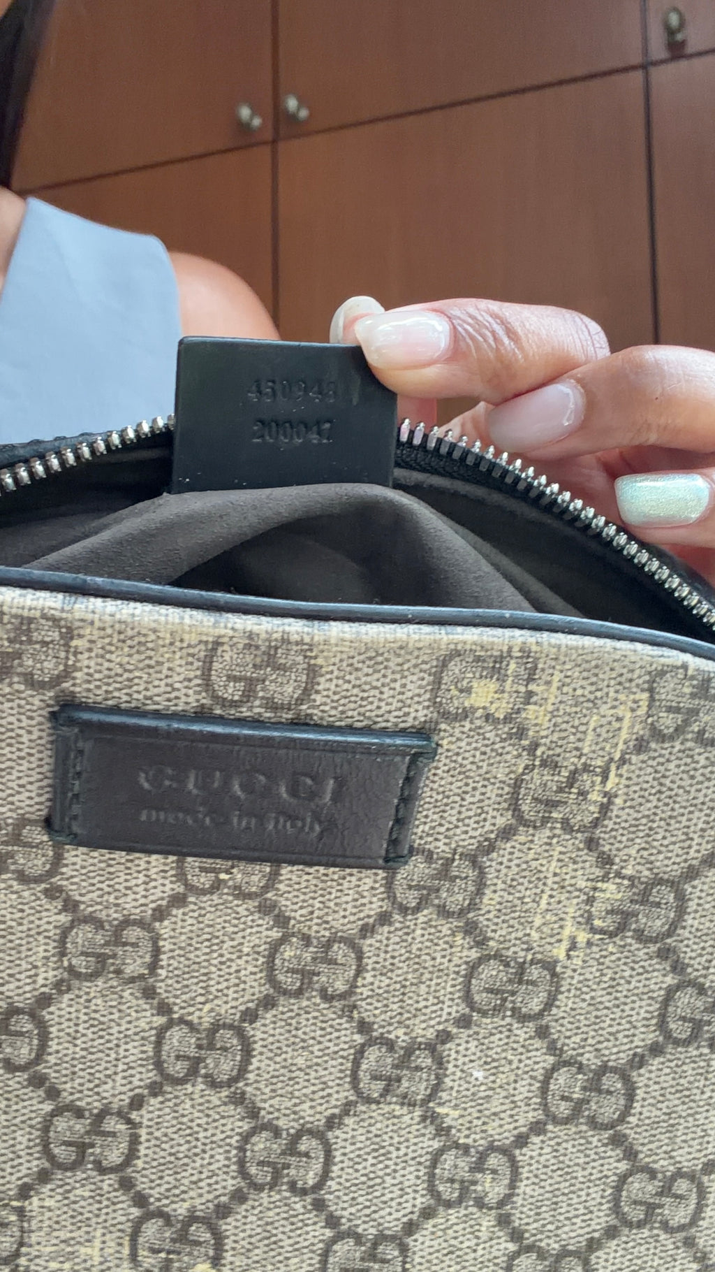 Authentic Vintage Gucci GG Canvas Shoulder Camera Bag – Black & Beige