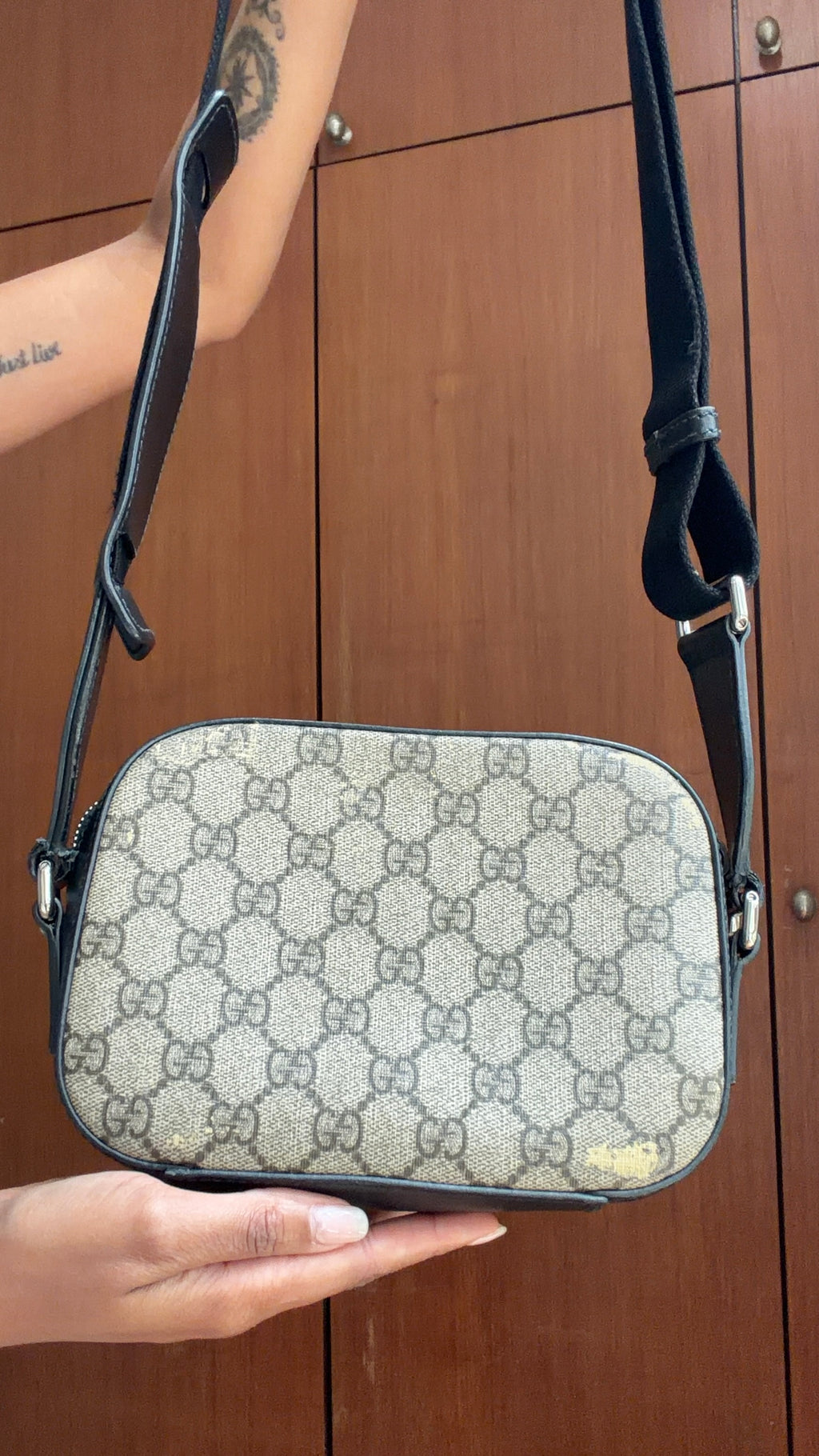 Authentic Vintage Gucci GG Canvas Shoulder Camera Bag – Black & Beige