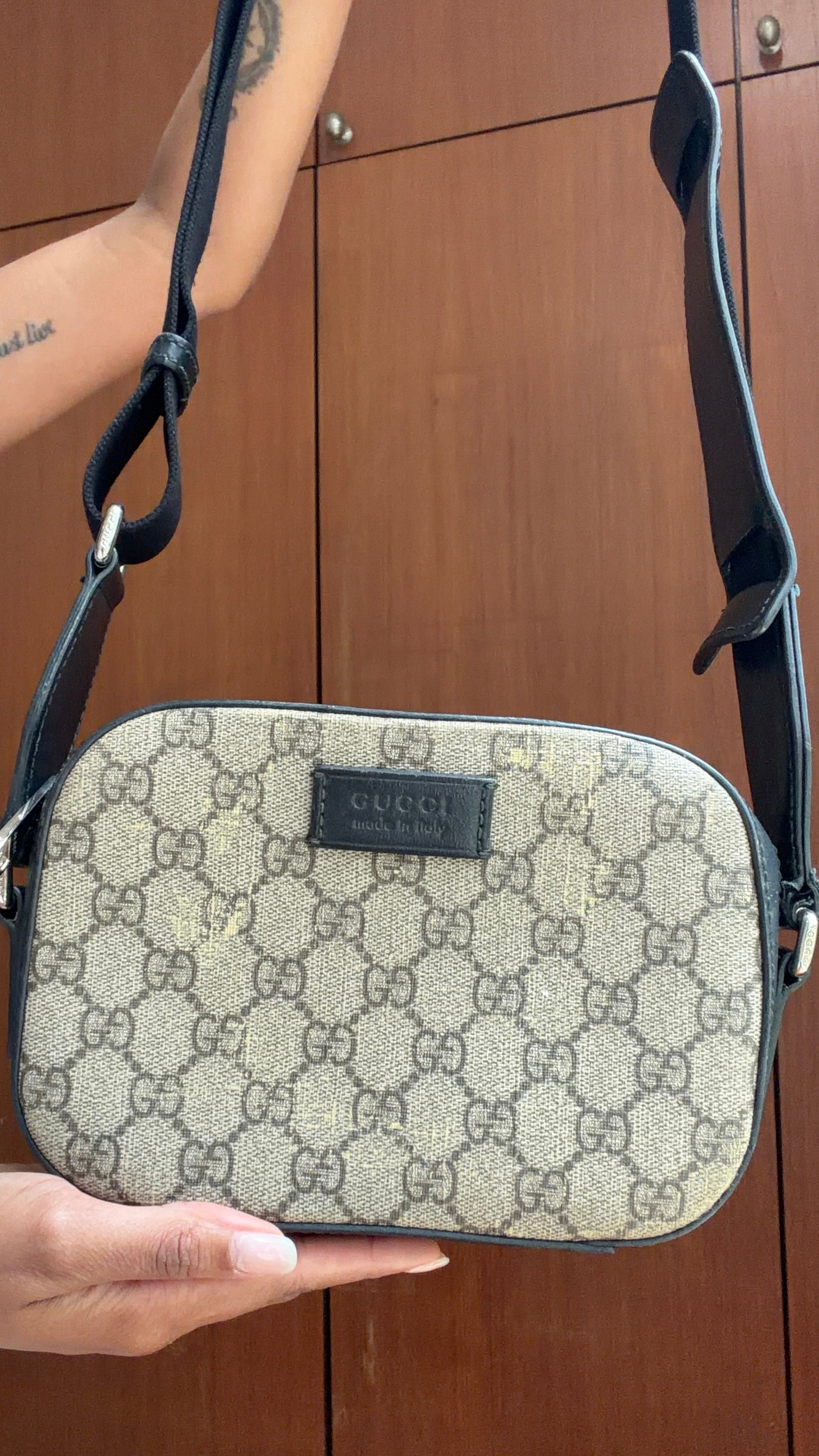 Authentic Vintage Gucci GG Canvas Shoulder Camera Bag – Black & Beige